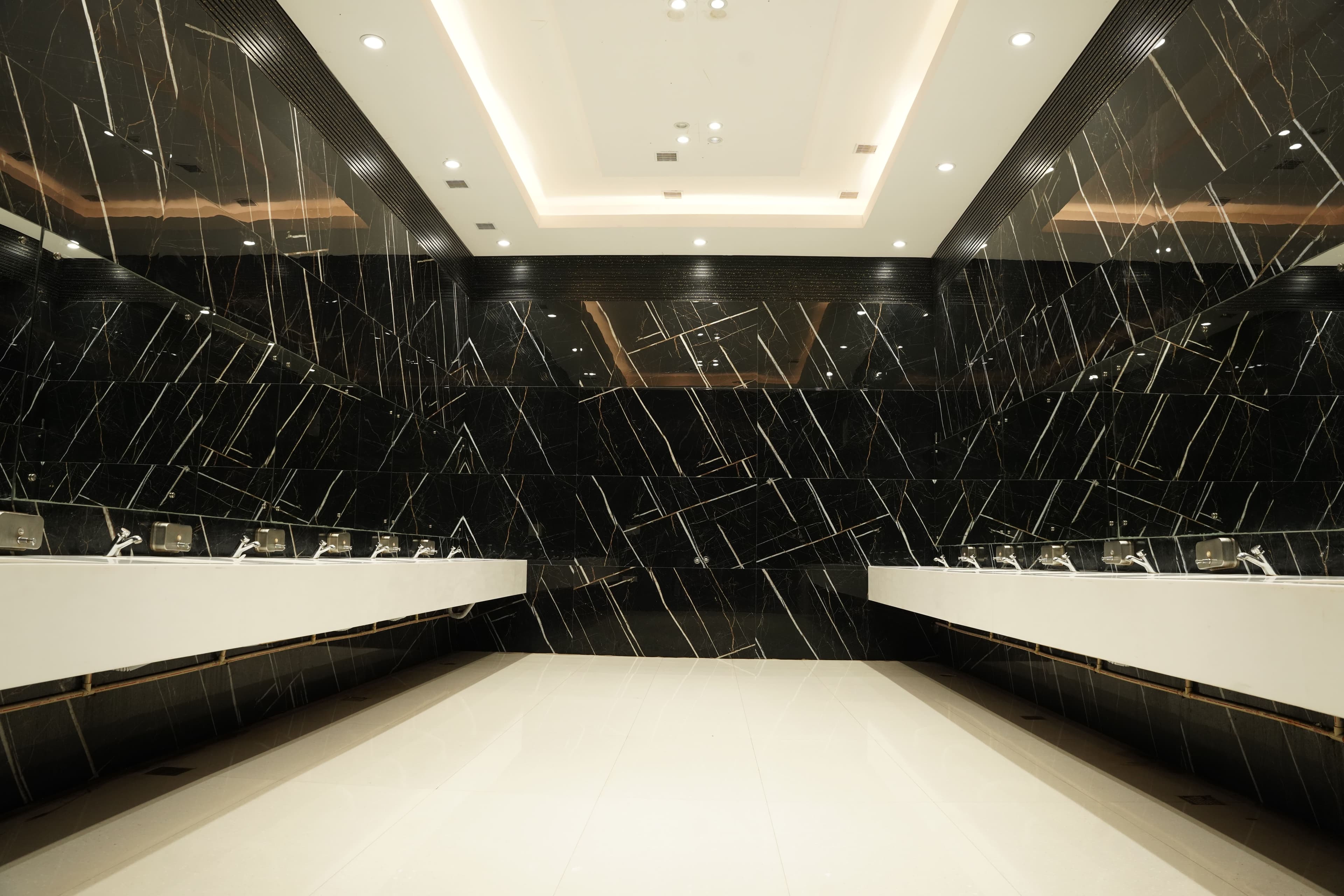 SNR GRAND Gallery 4