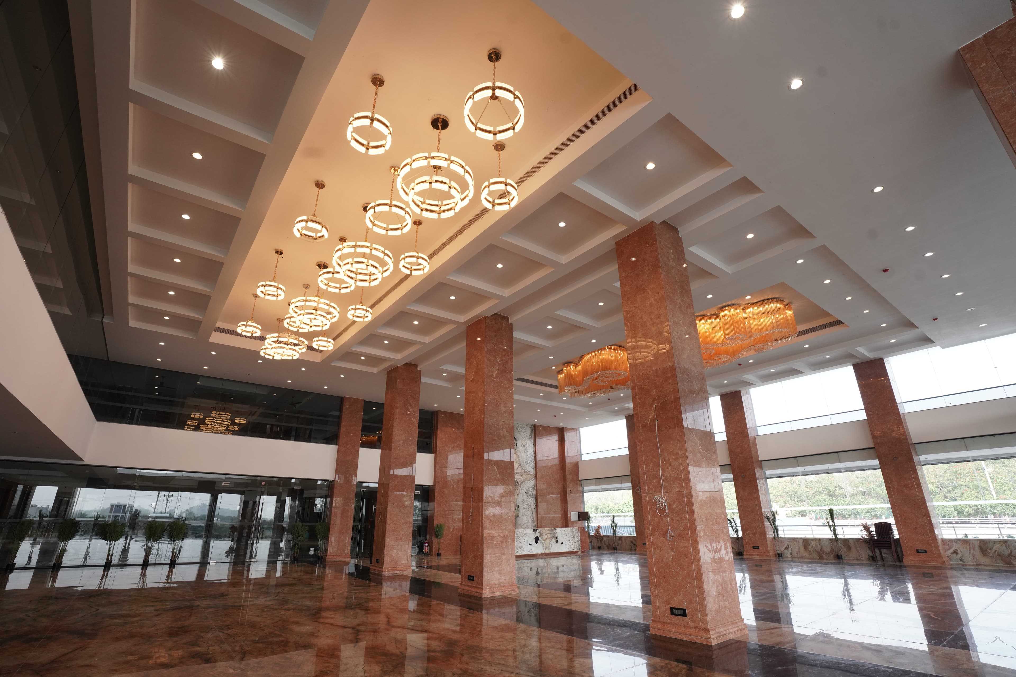 SNR GRAND Gallery 5